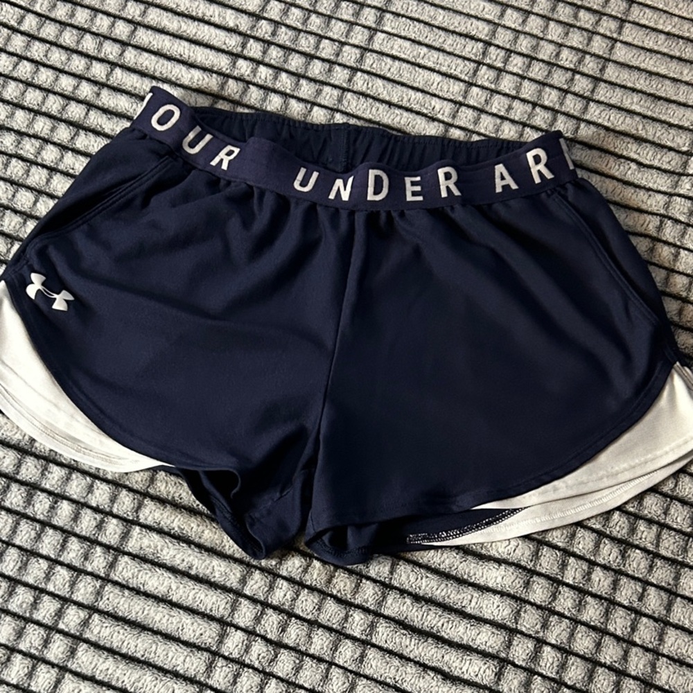 Women’s Under Armour Shorts (S)